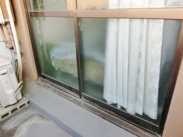 掃出し窓のガラス修理　交換　網入り型ガラス　施工後　名古屋市熱田区